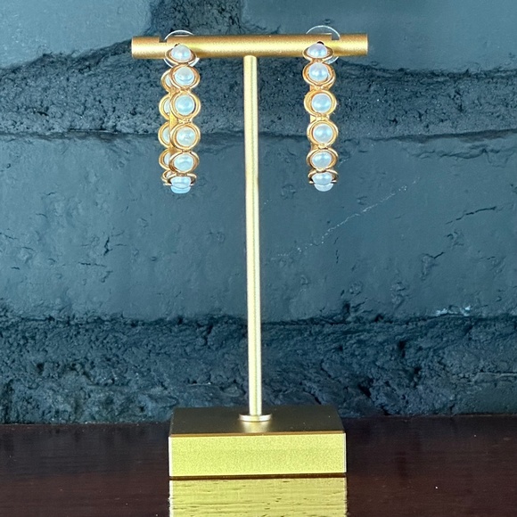 PEARL & GOLD HOOP EARRINGS. - Picture 1 of 4